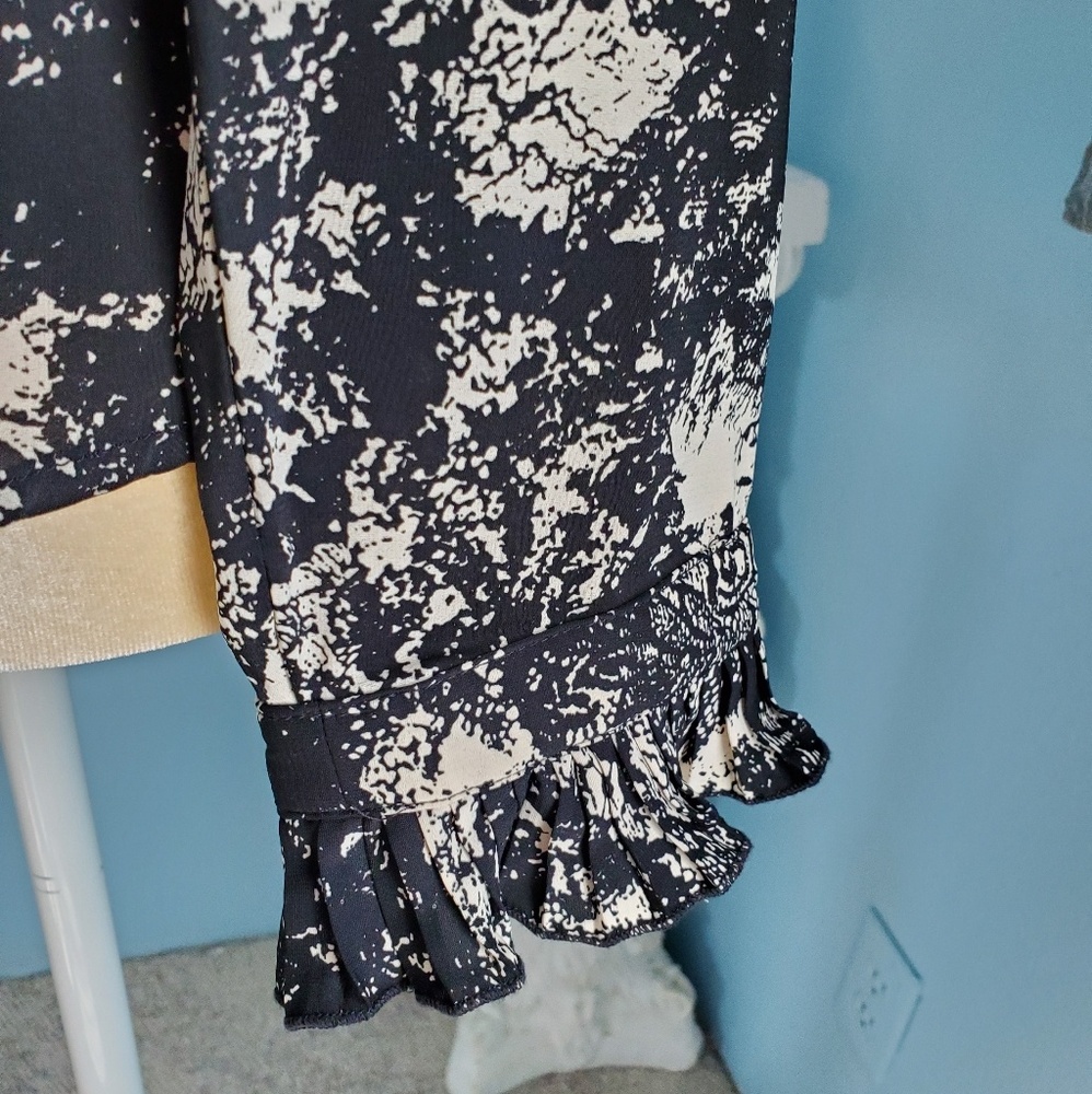 Spense Ruffled Long Sleeve Button Top D45 - image 3